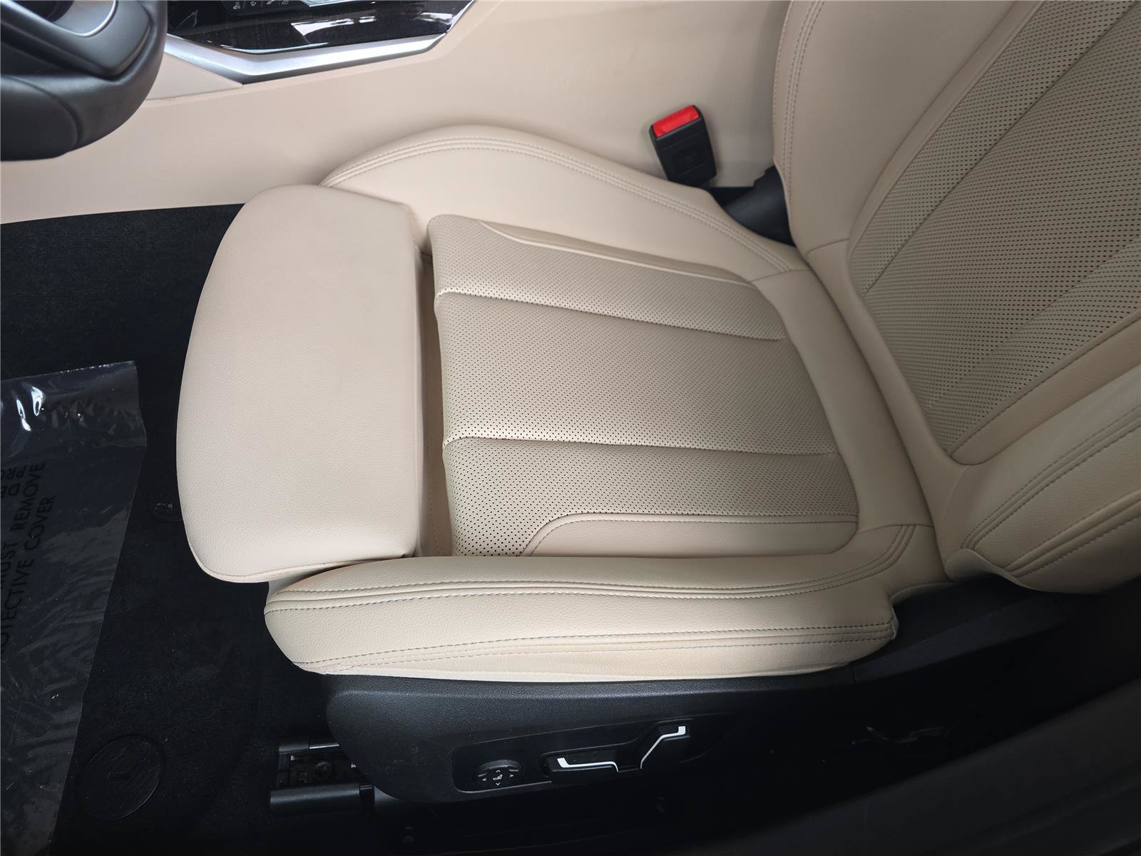 Certified 2024 BMW 330i Sedan w/ Premium Package RWD image 14