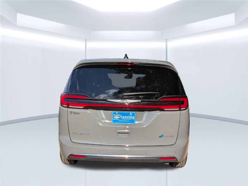 Used 2025 Chrysler Pacifica Select FWD image 5