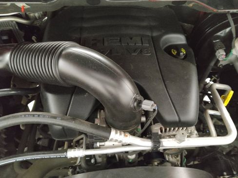 Used 2019 RAM 1500 Classic SLT RWD image 30