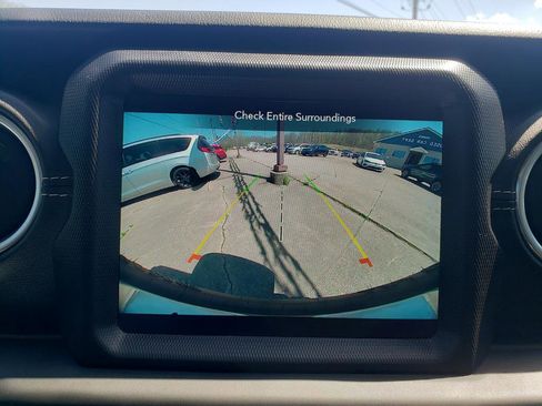 Used 2021 Jeep Wrangler Unlimited Sahara AWD/4WD image 21