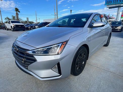 Used 2019 Hyundai Elantra SE w/ Cargo Package FWD image 4