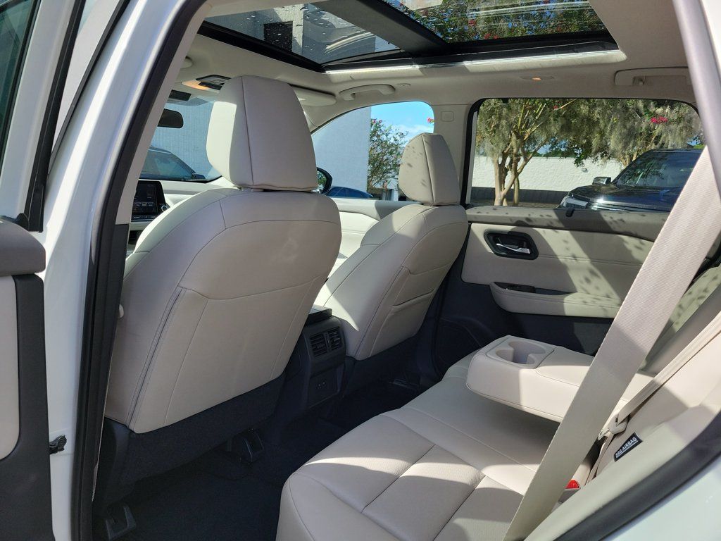 Used 2023 Nissan Rogue SV w/ SV Premium B Package FWD image 14
