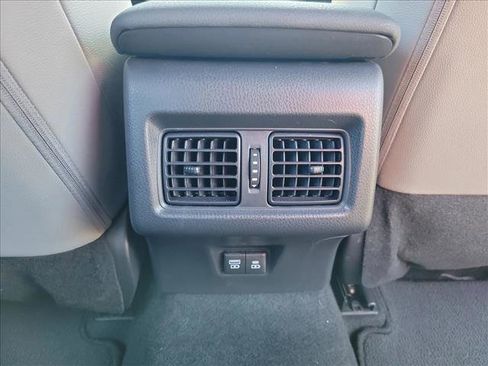 Used 2025 Toyota Camry SE w/ Convenience Package image 17