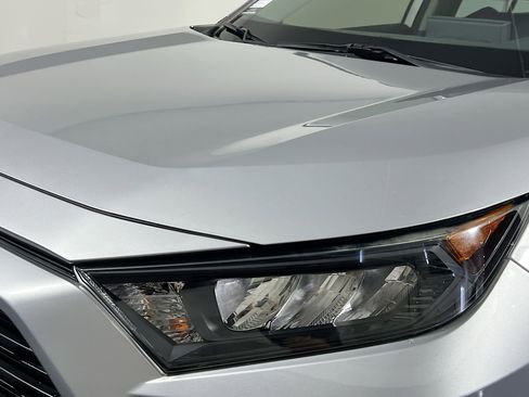 Used 2020 Toyota RAV4 LE image 11