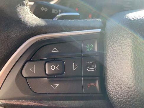 Used 2023 Jeep Grand Cherokee Altitude image 28