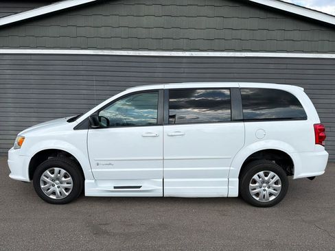 Used 2016 Dodge Grand Caravan SE w/ Quick Order Package 29E SE image 7