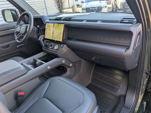 New 2026 Land Rover Defender 110 X-Dynamic SE image 28
