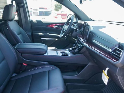 New 2026 Chevrolet Traverse Z71 w/ Driver Confidence Package AWD/4WD image 17