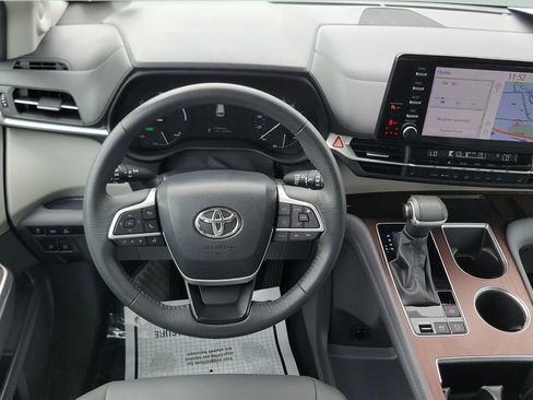 Certified 2024 Toyota Sienna XLE w/ XLE Plus Package FWD image 12