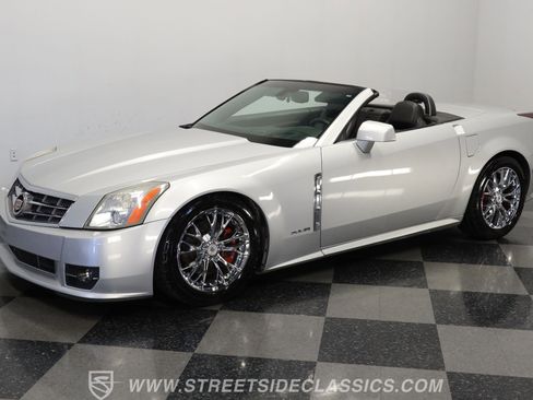 Used 2009 Cadillac XLR image 5