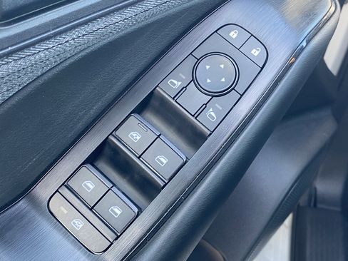 Used 2023 Nissan Rogue S image 16