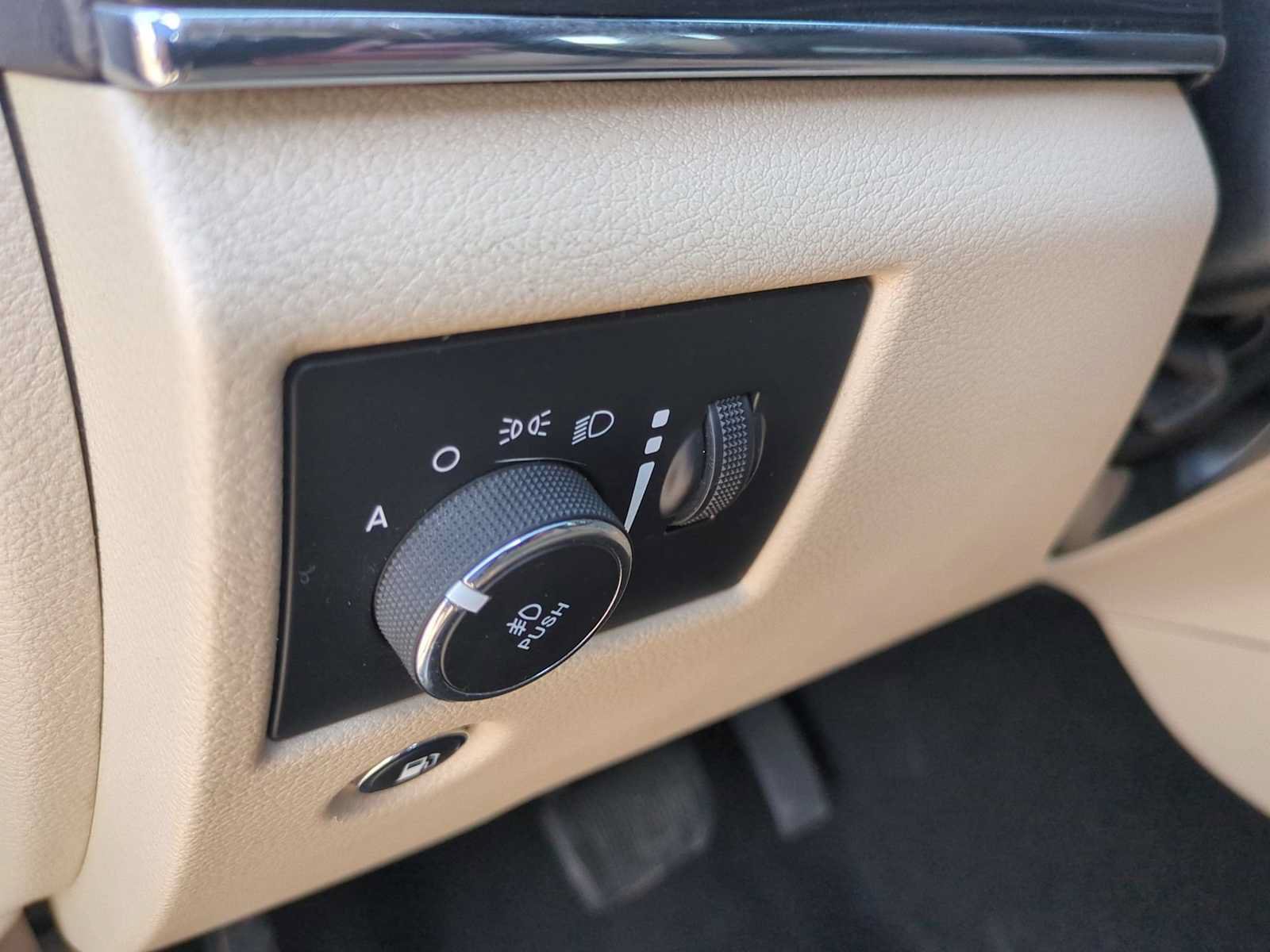 Used 2019 Jeep Grand Cherokee Limited AWD/4WD image 36