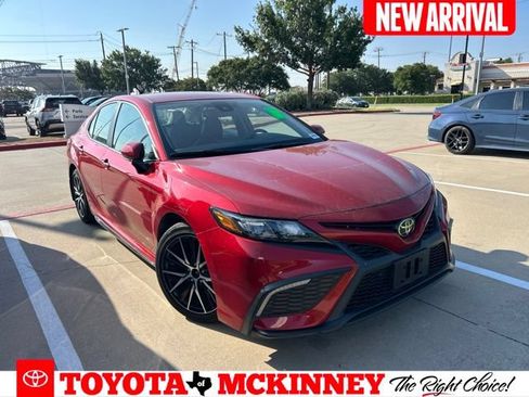 Used 2024 Toyota Camry SE w/ Convenience Package FWD image 1