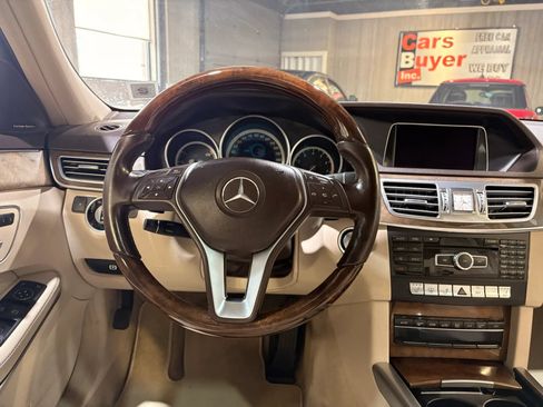 Used 2014 Mercedes-Benz E 350 4MATIC Sedan image 13