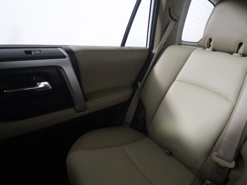 Used 2016 Toyota 4Runner SR5 Premium image 15