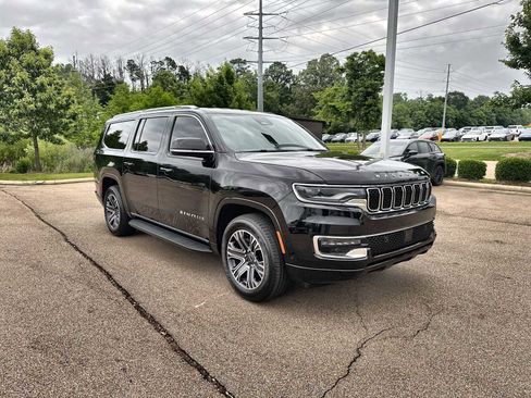 Used 2025 Jeep Wagoneer L Series II w/ 8-pass Seating Package AWD/4WD image 11