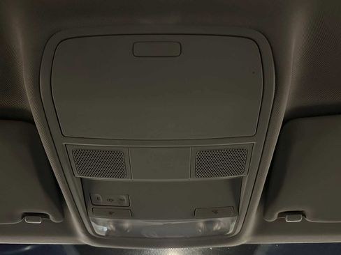 Used 2017 Volkswagen Tiguan S image 29