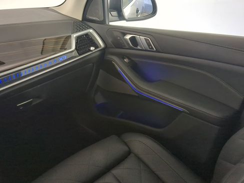 Used 2024 BMW X7 xDrive40i w/ Premium Package image 21