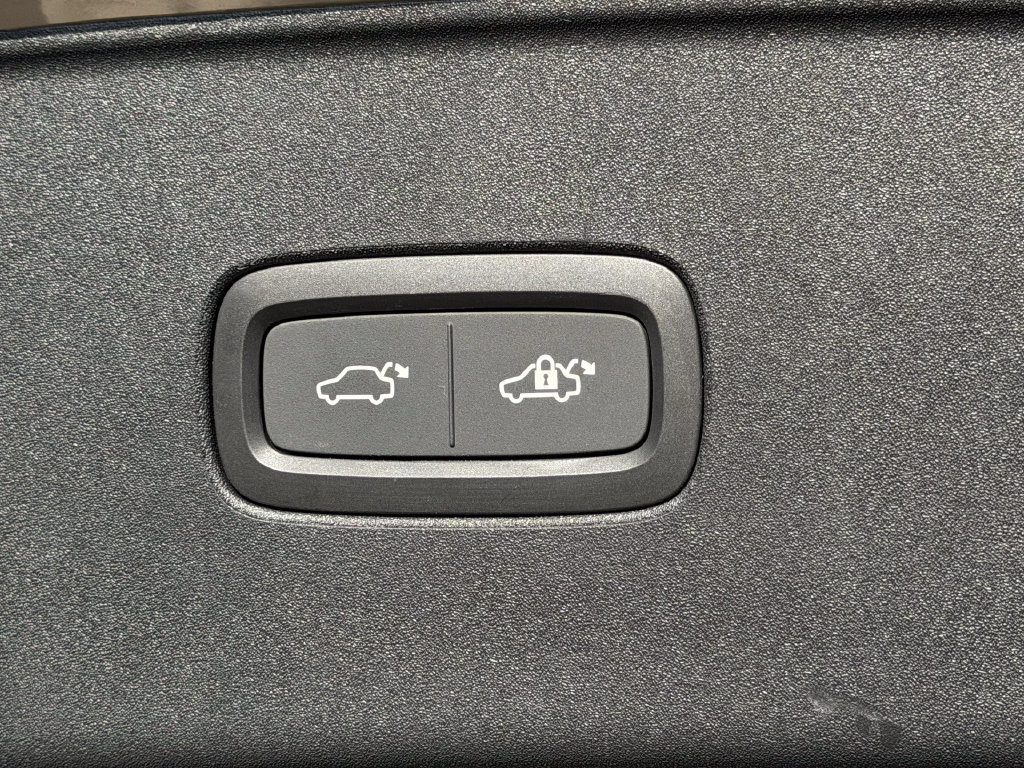 Certified 2025 Volvo EX90 Plus AWD/4WD image 21