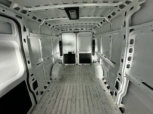Used 2025 RAM ProMaster 2500 w/ Convenience Group FWD image 13