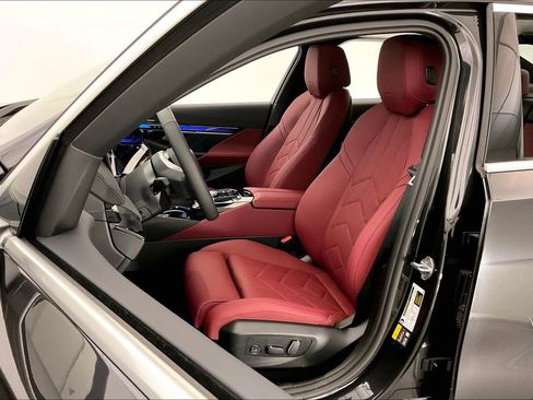 Used 2025 BMW i5 xDrive40 w/ Premium Package image 13