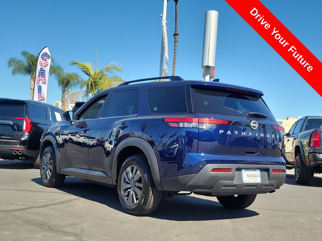 Used 2025 Nissan Pathfinder SV FWD image 2