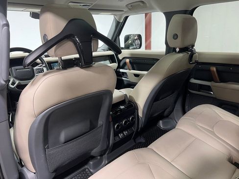 Used 2024 Land Rover Defender 110 S image 26