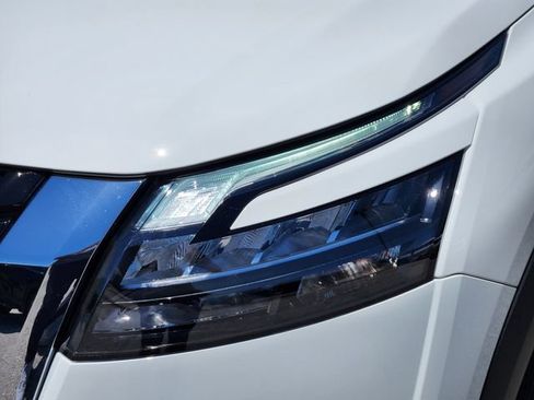 Certified 2025 Nissan Pathfinder SV image 6