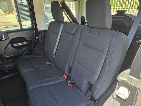Used 2021 Jeep Wrangler Unlimited Rubicon AWD/4WD image 18