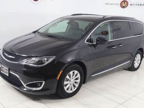 Used 2018 Chrysler Pacifica Touring-L FWD image 20