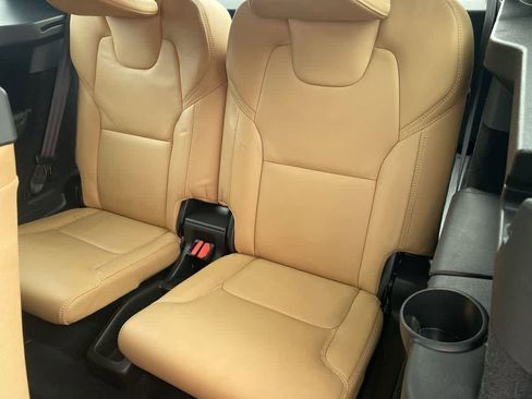 Used 2017 Volvo XC90 T6 Momentum w/ Vision Package image 23