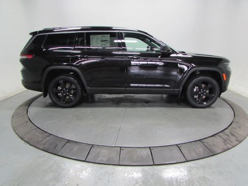 New 2026 Jeep Grand Cherokee L Limited image 8