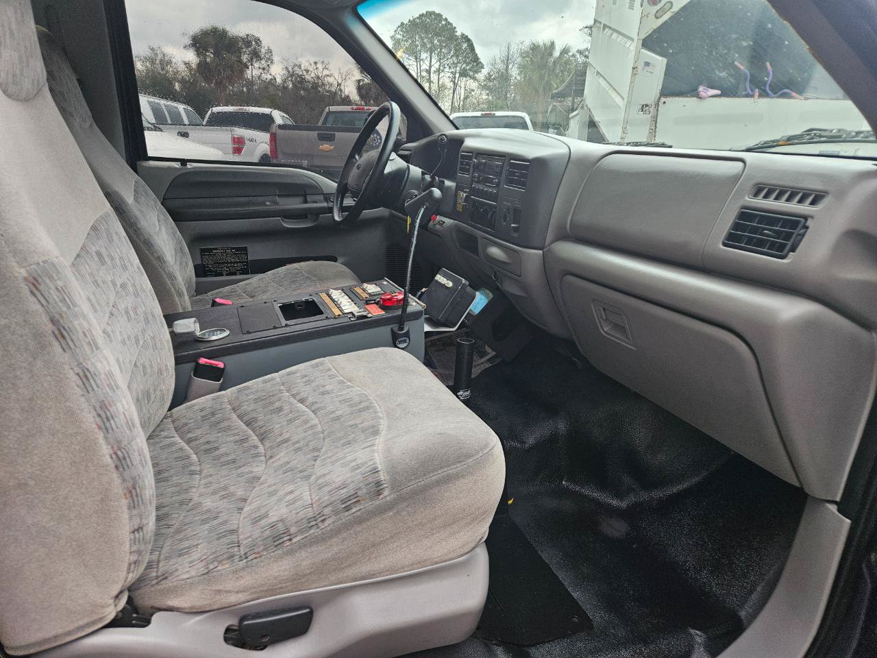 Used 2000 Ford F350 2WD Regular Cab DRW Super Duty image 23