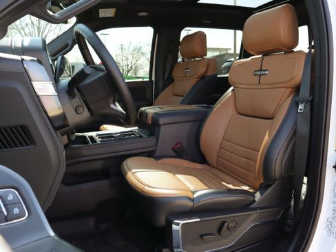 Used 2024 Ford F450 Platinum image 10