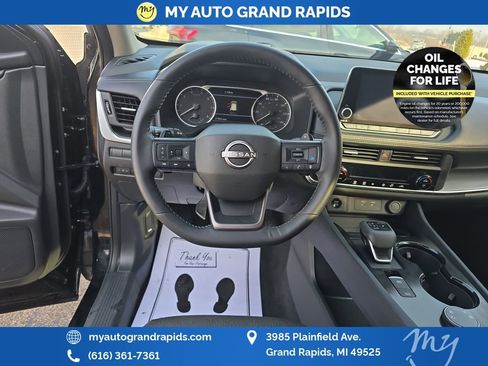 Used 2025 Nissan Rogue SV image 13