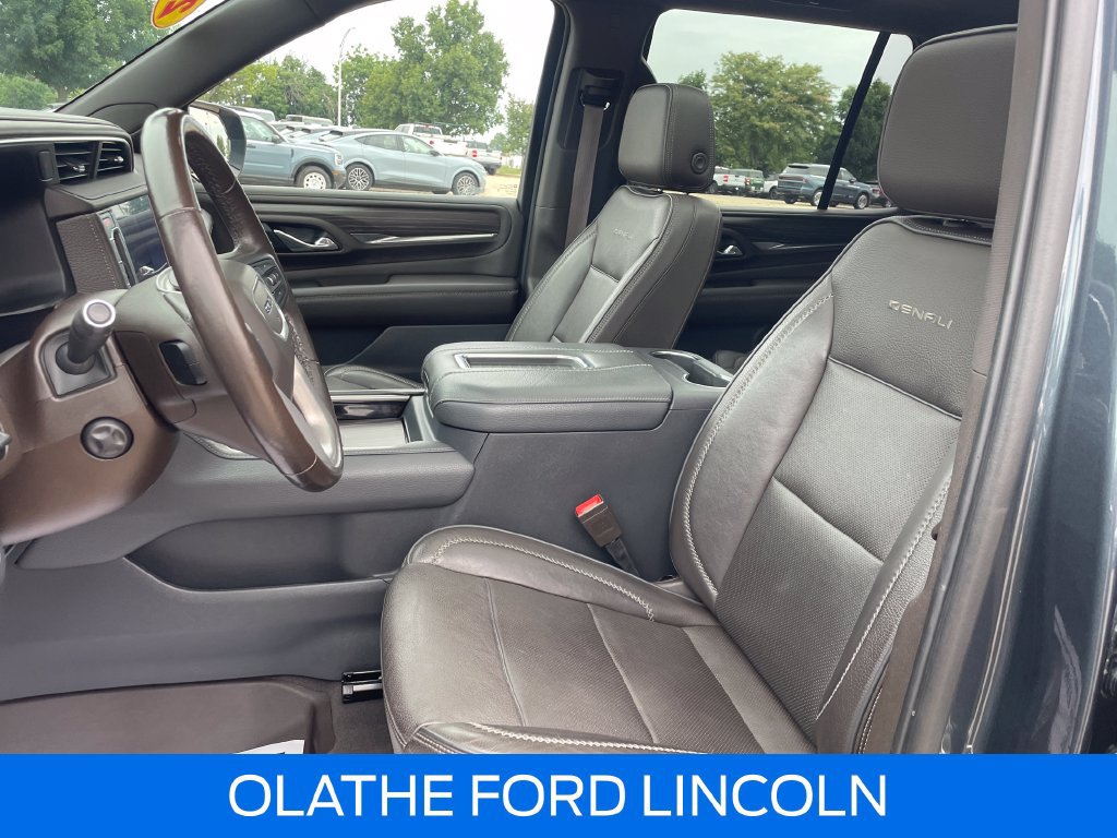 Used 2021 GMC Yukon Denali w/ Denali Premium Package AWD/4WD image 13