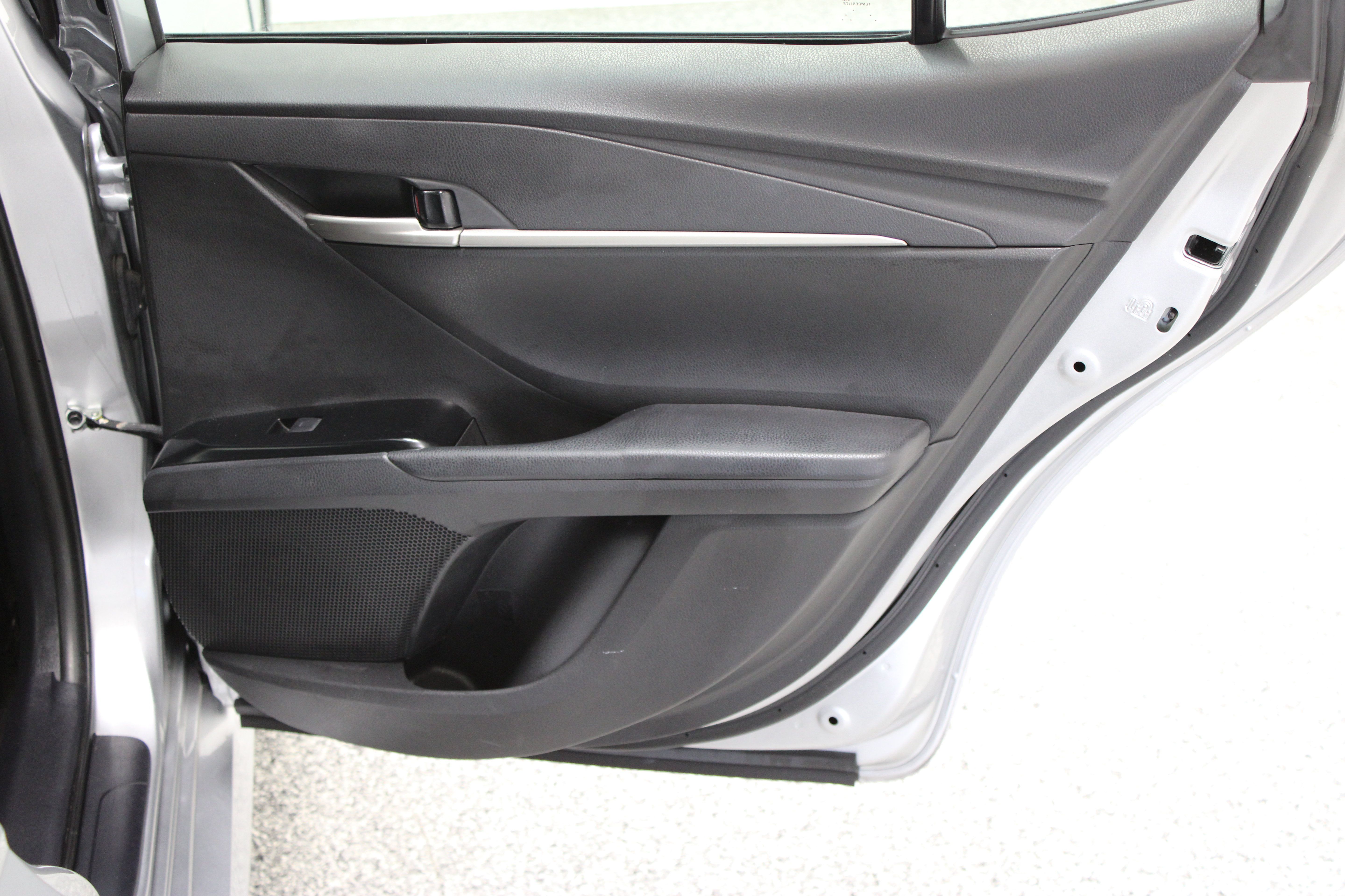 Used 2025 Toyota Camry LE FWD image 31