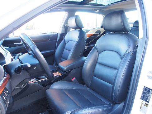 Used 2019 Kia Cadenza Technology image 16