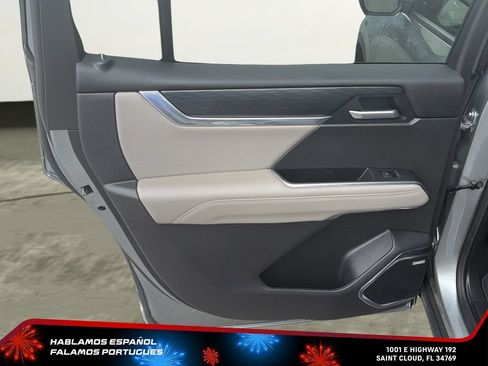 Certified 2026 GMC Acadia Elevation w/ Elevation Premium Package FWD image 23