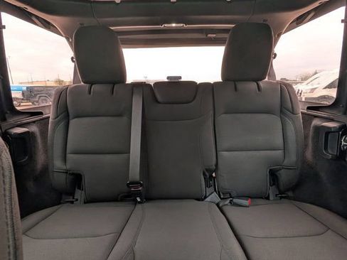 Used 2019 Jeep Wrangler Unlimited Sahara AWD/4WD image 25
