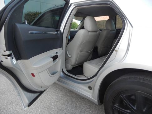 Used 2007 Chrysler 300 C RWD image 29