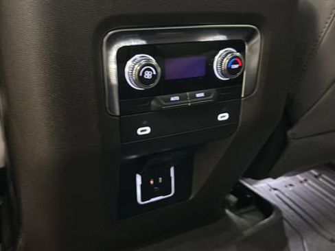 Used 2024 GMC Yukon SLT AWD/4WD image 30