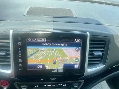 Used 2017 Honda Pilot Touring image 13