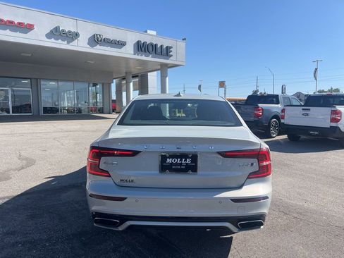 Used 2019 Volvo S60 T6 R-Design image 4