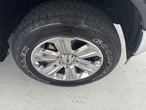 Used 2019 Ford F150 Lariat w/ Equipment Group 502A Luxury AWD/4WD image 8