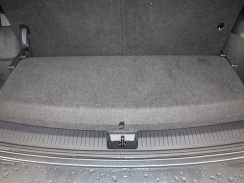 Used 2024 Volkswagen Tiguan SE image 16