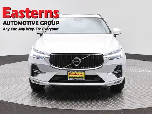 Used 2022 Volvo XC60 B5 Momentum AWD/4WD image 2