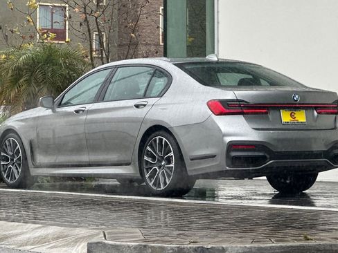 Used 2020 BMW 740i w/ M Sport Package image 5