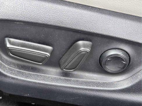 Used 2023 Toyota Camry SE FWD image 19