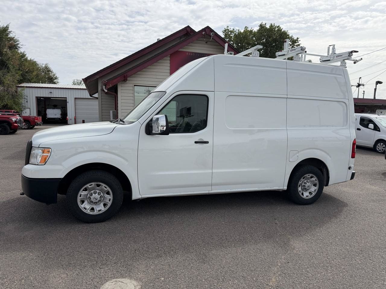 Used 2020 Nissan NV 2500 SV RWD image 2